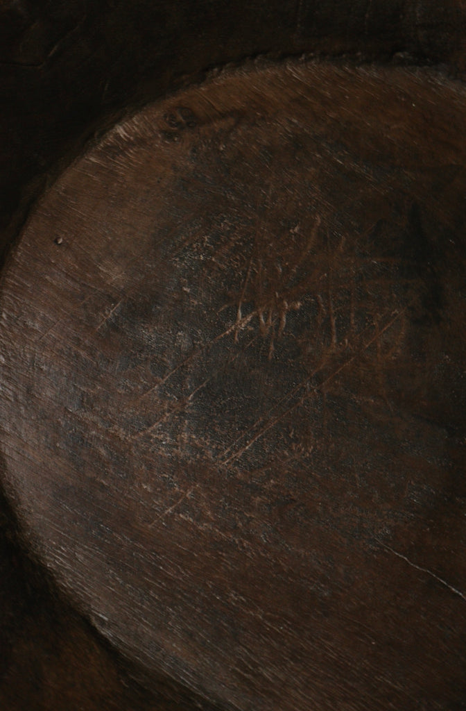 Handgedrehte Schale aus dunklem Holz